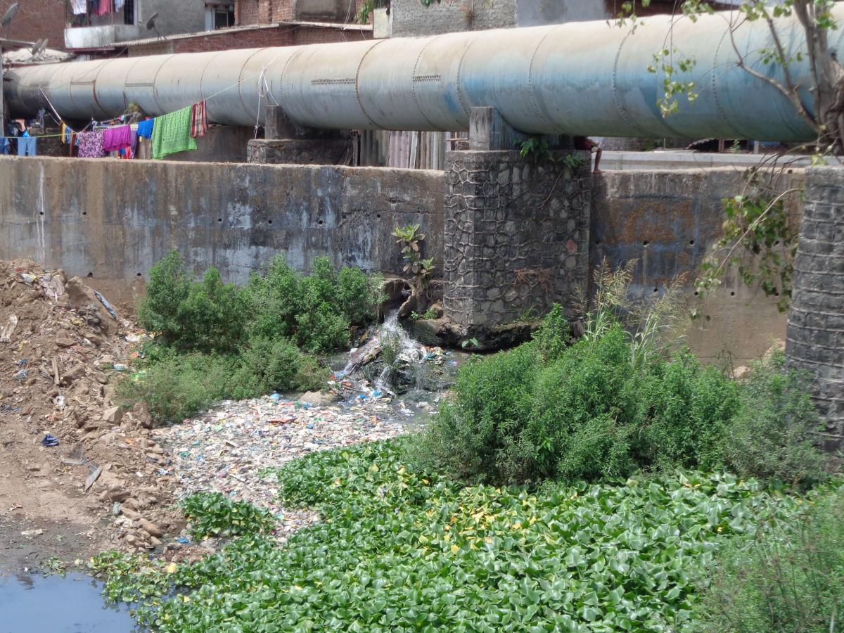 discharging solid waste and wastewater into the Mithi at Gautam Nagar