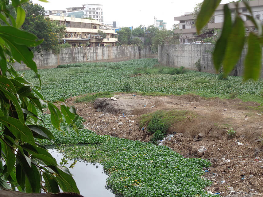 Soil from ramps left behind in the Mithi river at Andheri Kurla Road, Sakinaka.