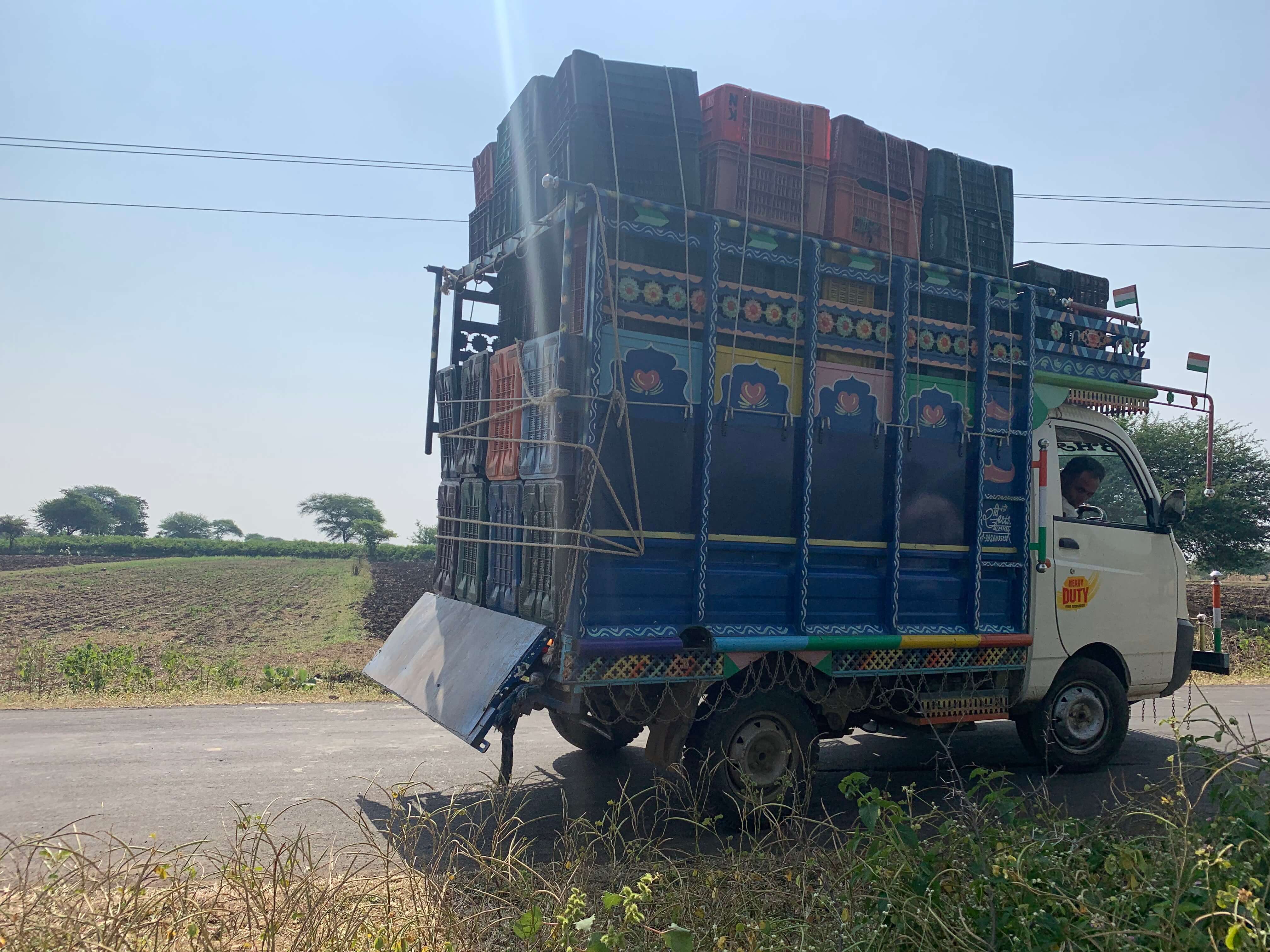 Sometimes, the intermediaries provide carrying crates to farmers and arrange pick-up at the farm gate to take harvest for further selling in mandis.