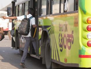 EMBARQ India is releasing Bus Karo 2.0, which analyzes bus services in cities across India and will inform urban planners, designers, and bus operators in order to help increase bus mode share. Photo by Benoit Colin/EMBARQ.
