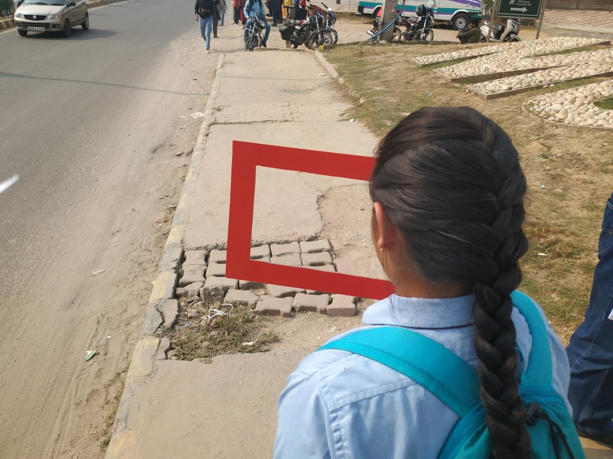 Things that did not work on the road for children were captured in a red frame